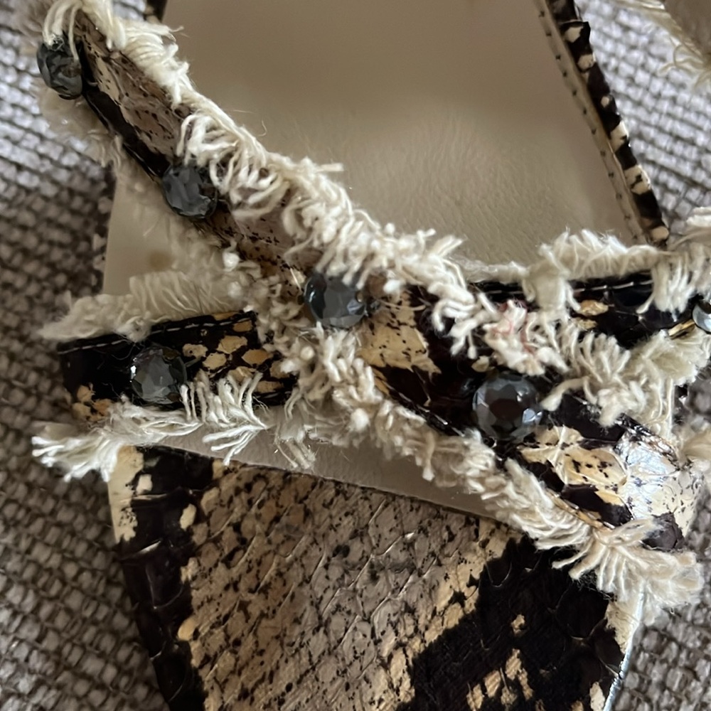 Richard Tyler Crisscross Fringe & Grey Stone Snakeskin Heeled Sandals Size 7 - Picture 9 of 16